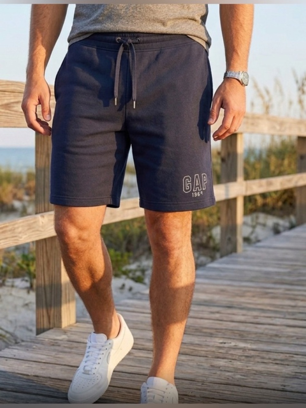 GAP Men's Navy Drawstring Logo Fleece Shorts NWOT Size Medium